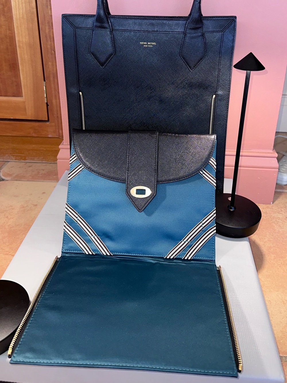 ✨ Henri Bendel Saffiano Black Leather • Zip off Tablet Case • Collector • Rare - Picture 4 of 16